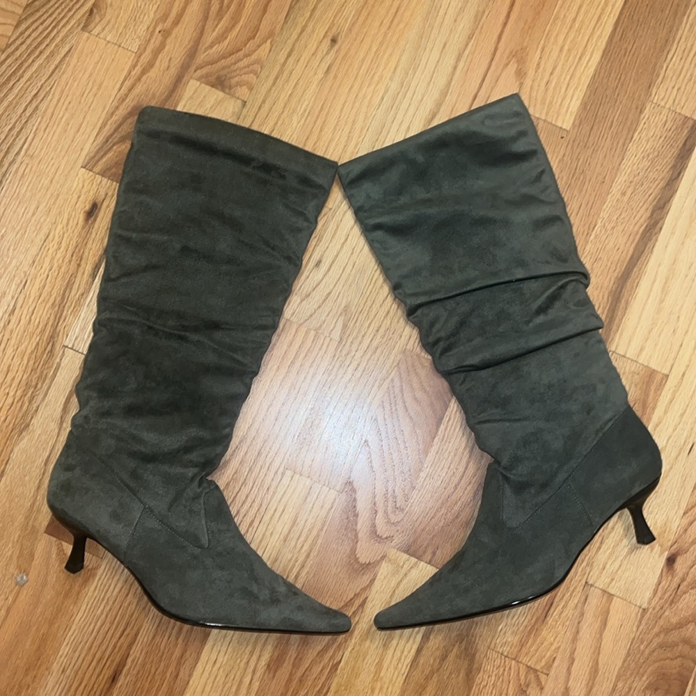 Kennith Cole Reaction NWOT green suede slouch boots